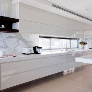 Snow - Ljus kvartskomposit bänkskivor från Caesarstone 1