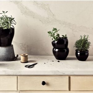 Calacatta Nuvo - lyxig kvartskomposit från Caesarstone i badrum