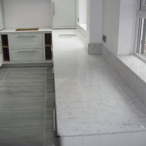 Lyra - en vacker, inspirerat på Carrara kvartskomposit stenskivor från Silestone 3