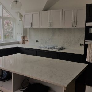 Montblanc - Ljus kvartskomposit bänkskivor från Caesarstone 2